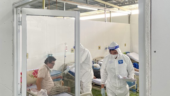 HCMC to close field hospitals accomplishing mission in battle against Covid-19 ảnh 1