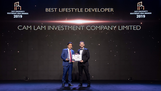 Đại diện Cam Ranh Bay Hotels & Resorts nhận giải thưởng quốc tế tại Dot Property 2019