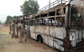 印度北方邦的嚴重交通事故現場,導致至少22人被燒死。(圖源:互聯網)