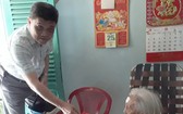 梁栢滔先生探望蘇川婆婆。