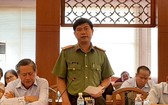 慶和省公安廳參謀長潘文強上校在新聞發佈會上回答記者提問。(圖源:維清)