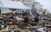 當地時間9月4日,巴哈馬群島遭颶風“多里安”襲擊後,災區滿目瘡痍,成千上萬的民宅倒塌,斷壁殘垣、一片狼藉。(圖源:路透社)