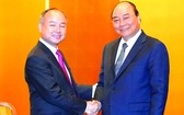 政府總理阮春福(右)接見日本 軟銀集團創始人。(圖源:光孝)