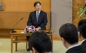 日本天皇德仁在居住的東京御所舉行記者會。(圖源:AP)
