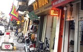 昨天23日上午,河內市許多商店已開始恢復營業。(圖源:VOV)