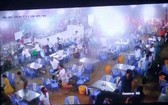 “橙衣幫” 大鬧螺店,在場的食客見此慌張逃離。