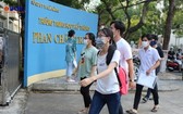 峴港市高考生步入考場。(圖源:黎心)
