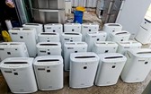 被查獲的部分翻新的空氣清新機。(圖源:范勇)