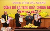 北江省領導向各外國投資商頒發證書。(圖源:北江報)