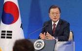 1月18日,韓國總統文在寅在新年記者會上答記者問。(圖源:韓聯社)