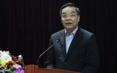 河內市人委會主席朱玉英在會議上發表講話。(圖源:月映)