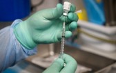 美國疾病控制及預防中心(CDC)當地時間10日發表研究數據顯示,沒有接種新冠疫苗者的疫歿比例,比已接種者高11倍,住院機率也高約10倍。(示意圖源: 互聯網)