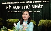市人民議會主席阮氏麗