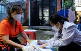 給民眾派發輔助金。(圖源:武水)