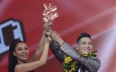 Ali黃洋在《2017年越南好聲音》的勝利時刻。(資料圖：互聯網)