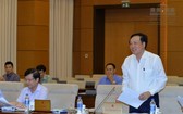 最高人民法院院長阮和平在會議上闡述有關成立清化省岑山市人民法院呈文。（圖源：越南國會）