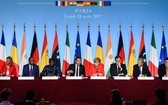 德國總理（右四）與歐非多國領導人出席聯合新聞發佈會。（圖源：互聯網）