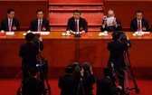 中國國家主席習近平（中）在中共十九大閉幕式上發表講話。(圖源：Andy Wong/Associated Press)