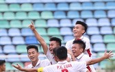 越南U19隊球員慶祝進球。