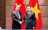 外交部副部長黎懷忠(右)與中國外交部副部長孔鉉佑。