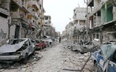 敘利亞首都大馬士革附近東古塔區在遭轟炸後。（圖源：路透社）