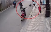 歹徒搶走1名婦女的手袋。（圖源：監控視頻截圖）