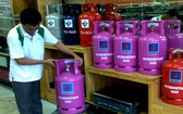 12 公斤裝瓦斯每瓶上漲 1 萬元。（示意圖源：互聯網）