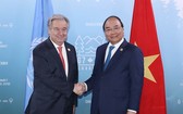 阮春福總理(右)會見聯合國秘書長古特雷斯。（圖源：越通社）