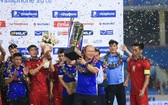 越南U23隊奪得2018年VinaPhone盃國際足球邀請賽冠軍。（圖源：仲達）