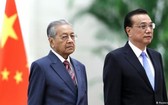 馬來西亞總理馬哈蒂爾與中國總理李克強。（圖源：路透社）