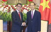 國家主席陳大光（右）接見日本外務大臣河野太郎。（圖源：顏創）
