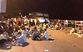 本月2日晚，有逾500人前往譜盛鄉1A國道路段攔截車輛，擾亂公共秩序，聚眾堵塞交通。（圖源：臉書）