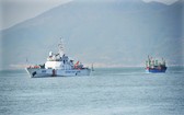 CSB 4038海警船成功將遇險漁船拖曳運達歸仁市48海團港。（圖源：南中）