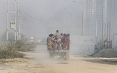 印度新德里空氣污染嚴重，天空一片灰濛濛。（圖源：AP）