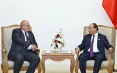 政府總理阮春福接見巴西駐越南大使馬爾科‧安東尼奧‧迪尼茲‧布蘭丹。（圖源：VGP）