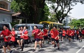 學生參加迷你馬拉松賽慶祝校慶。