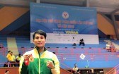 華人運動員林東旺奪得男子組“雙鍊馬刀”賽項的金牌。