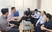 胡志明市人文社會科學大學中國語文系副主任張家權與西交大代表團交流。