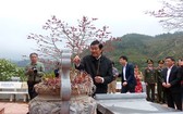 原國家主席張晉創在渭川 烈士陵園上香。（圖源：陳平）