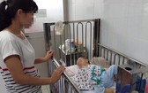 入住中央兒童醫院接受治療中的病童。（圖源：VOV）