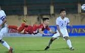 越南球員俯身頭球。（圖源：互聯網）