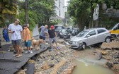巴西里約被暴雨沖毀的街道。（圖源：AFP）