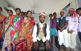 圖為尼泊爾古吉拉市的青少年表演有關童婚的小品，作為人口基金和兒基會反對童婚活動的一部分。（圖源：Unicef）