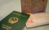 電子護照是在傳統護照樣式中嵌入電子芯片，將為國家和民眾帶來便利。（示意圖源：互聯網）