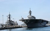 日本兩艘護衛艦在金蘭國際港口靠岸停泊。（圖源：阮鐘）