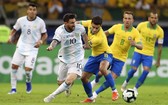 巴西－阿根廷兩隊在比賽中拼搶。（圖源：互聯網）