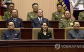 圖為朝鮮中央電視台8日播出的金日成25週年祭中央追悼大會錄像，金與正（第一排居中）坐在主席台上。（圖源：韓聯社/朝鮮央視）
