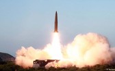 根據韓聯社，這次的導彈與朝鮮7月25日試射的兩枚新的短程彈道導彈不同。（圖源：路透社/KCNA）