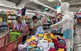 越南 Big C超市裡擺售的成衣產品。（圖源：明戰）