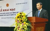 旅居海外越南人國家委員會副主任梁清毅致開幕詞。（圖源：T.P）